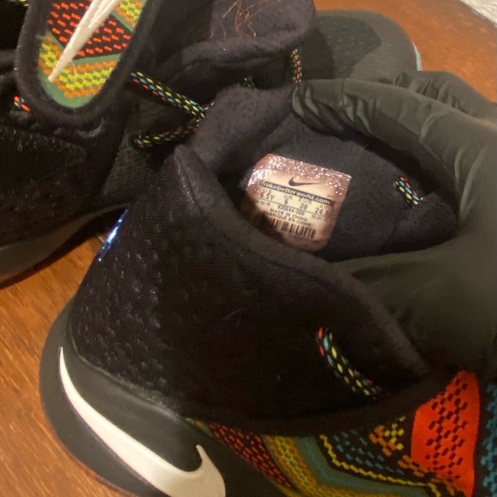 Nike Kyrie BHM 828375-099 Basketball shoes Power of One Size 6.5Y - Picture 9 of 10